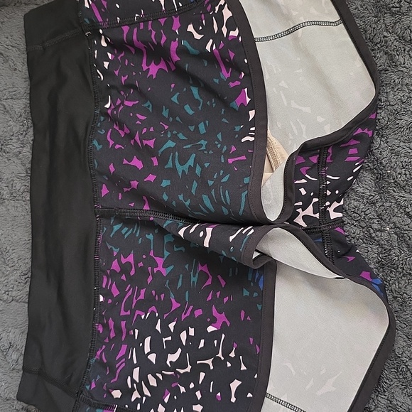 Lululemon Black / Multicolor Athletic Wear Shorts Womens Size 6 (Christina #7) - Picture 1 of 5